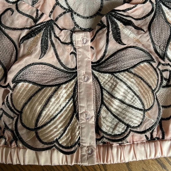 L’Atiste by Amy embroidered lacey off the shoulder crop top size Medium - Picture 4 of 10